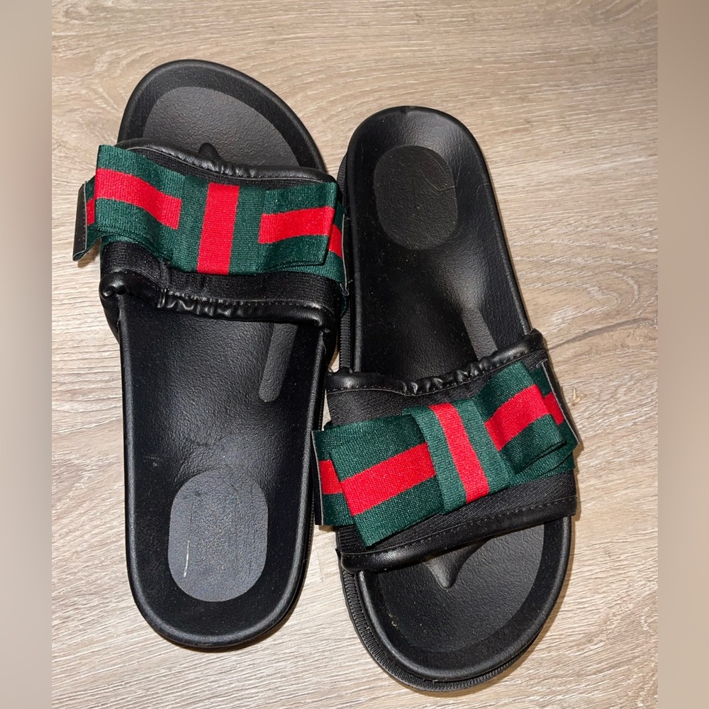 🚨FINAL SALE🚨 NEW! 🐝Red and Green🐝Designer Inspired Pool/Sandal Slides